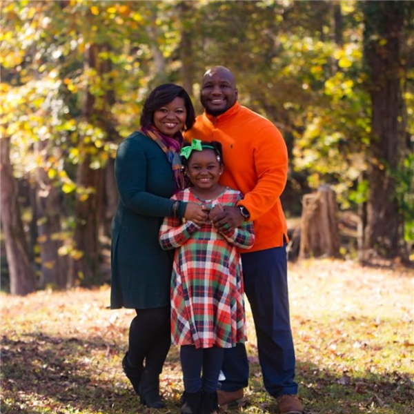 Charlene Rose standing with daughter and husband allen rose.